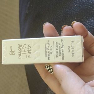 It cosmetics matte moment burgundy lipstick New in box gorgeous color & texture